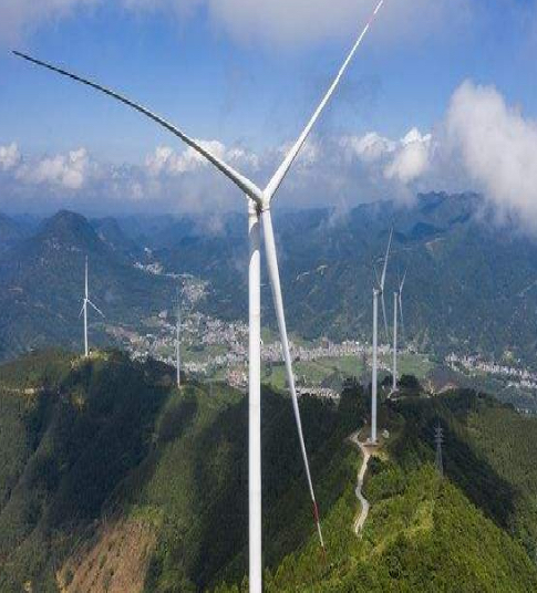 廣東清遠東山旗山100MWp集中式風電